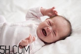 怎樣能夠訓練嬰幼兒的肌肉？寶寶為什么總是在鬧騰？
