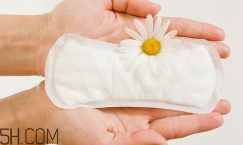 女人如何正確的使用衛(wèi)生巾？衛(wèi)生巾清涼好不好？