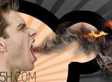 口臭是體內(nèi)器官生了?。靠诔舻脑蚍治?></p><h3>口臭的原因分析</h3><p>便秘原因：容易出現(xiàn)便秘的女人也是同樣會(huì)直接導(dǎo)致口臭的情況，因?yàn)檫@是便秘引起體內(nèi)毒素的增多，不能夠及時(shí)排出體外，導(dǎo)致一些氣體通過(guò)食道傳到口腔中，所以就會(huì)有口臭的情況，這也是比較常見(jiàn)的一個(gè)原因。</p><p>咽炎原因：患有咽炎的女人在咽喉都會(huì)有發(fā)炎或者是干燥的情況，所以這樣對(duì)于細(xì)菌來(lái)說(shuō)，就有了繁殖的環(huán)境，所以時(shí)間久了，也是會(huì)伴有口臭的可能，但是這樣的情況是比較容易緩解。</p><p>節(jié)食原因：很多女人都是用節(jié)食的方式來(lái)達(dá)到減肥的效果，但是很多時(shí)候食物的減少，會(huì)減少口腔的運(yùn)動(dòng)和咬合，這樣對(duì)于唾液的分泌帶來(lái)了障礙，會(huì)造成口腔的細(xì)菌增長(zhǎng)，這樣在減肥的時(shí)候，是會(huì)直接引起口臭的情況，所以節(jié)食不一定就是好的。</p><p>口腔衛(wèi)生：不注重口腔衛(wèi)生，或者說(shuō)每天不喜歡刷牙，吃完?yáng)|西不喜歡漱口，這樣都會(huì)導(dǎo)致口腔的細(xì)菌滋生，細(xì)菌滋生的環(huán)境得到擴(kuò)大，這樣對(duì)于口臭也提供了有利的條件。</p><p>飲食原因：有的女性朋友在平常的飲食中注重重口味的方式，而且一些重口味的食物會(huì)加重口臭的癥狀，當(dāng)然了也會(huì)同時(shí)引起口臭，所以要注意飲食習(xí)慣。</p><p>熬夜原因：喜歡熬夜的女生，就會(huì)容易造成口干的情況，這是因?yàn)榘疽怪罂谇粌?nèi)的唾液會(huì)相對(duì)減少分泌，這樣對(duì)于細(xì)菌的滋生就提供了條件，而且還有可能會(huì)造成一些常見(jiàn)的口腔疾病，對(duì)于健康的威脅是非常的大，所以要多注意休息，避免熬夜的情況。</p><p>遺傳原因：口臭也是會(huì)有遺傳的原因，所以在平時(shí)中發(fā)現(xiàn)自己很好的愛(ài)護(hù)自己的口腔，在發(fā)現(xiàn)自己的直隸親屬有口臭的情況，那么就能認(rèn)定是因?yàn)檫z傳的因素。</p><p style=