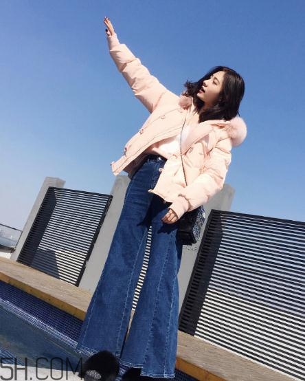 粉色面包服配什么褲子？少女心爆棚的經(jīng)典搭配