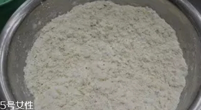 ?炸麻葉用什么水和面？面粉還是淀粉還是木薯粉