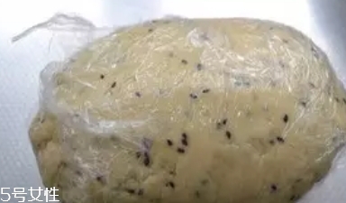 ?炸麻葉用什么水和面？面粉還是淀粉還是木薯粉