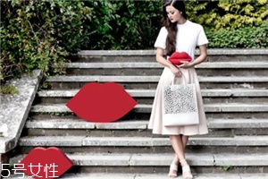 lulu guinness是什么牌子？明星網(wǎng)紅都愛的紅唇包