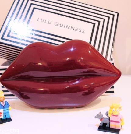 lulu guinness紅唇包多少錢？這款輕奢包包一定要入