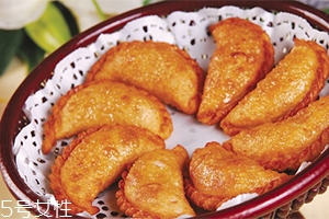 炸油角的面怎么和？用生面還是燙面你知道嗎？