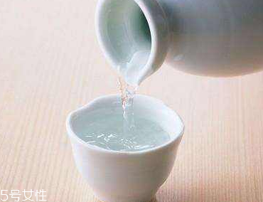 白酒喝之前要醒酒嗎？酒精揮發(fā)利于健康