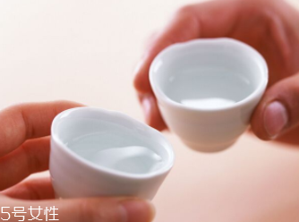 白酒喝之前要醒酒嗎？酒精揮發(fā)利于健康