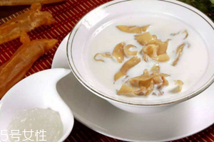 花膠燉牛奶用什么牛奶？普通鮮奶即可