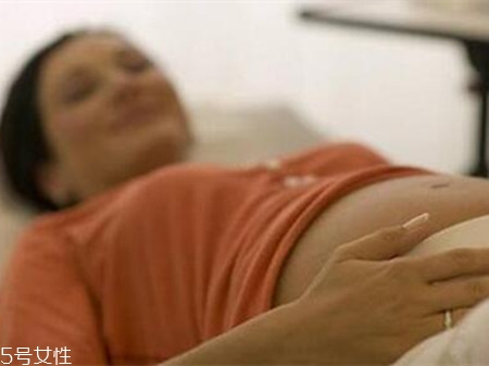 孕婦臉浮腫怎么消除？科學喝水是關鍵