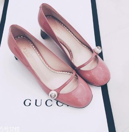 gucci鞋子一般多少錢？風(fēng)靡時尚界的潮流經(jīng)典