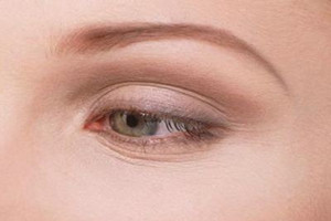 上班族女性如何去除眼角細(xì)紋？教你幾個(gè)小妙招