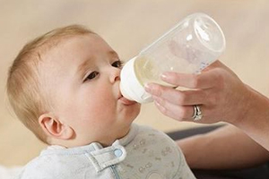 如何逐漸減少母乳的次數(shù)？轉(zhuǎn)移注意力很管用