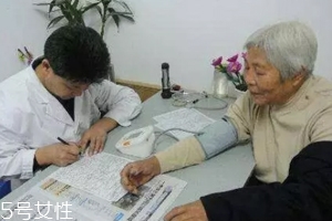 冬天老人容易犯哪些病？低溫易誘發(fā)5種病