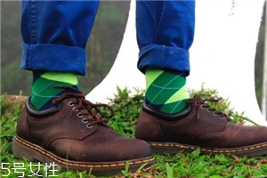瘋馬皮沾上油漬怎么辦？這種皮質(zhì)千萬不能碰油