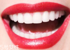 牙齒發(fā)黃是天生的嗎？只是你刷牙偷懶了