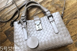 bv葆蝶家包包一般多少錢？意大利經(jīng)典品牌