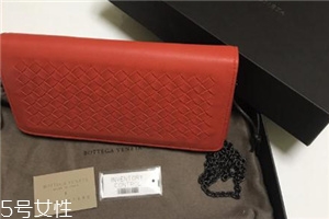 bv葆蝶家包包怎么樣？引領(lǐng)潮流的編織結(jié)構(gòu)