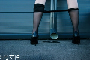 女人憋尿有什么壞處？女性憋尿危害大