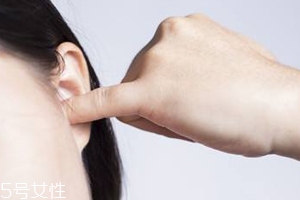 耳屎很黏是什么原因造成的？基因遺傳決定的