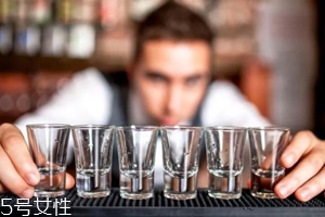 喝酒都會(huì)導(dǎo)致哪些癌癥？消化道最先遭殃
