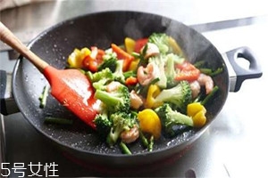 怎么炒菜能省油？教你5個小妙招