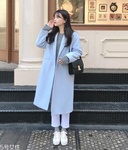 藍(lán)色大衣里面搭配什么？這樣穿更優(yōu)雅