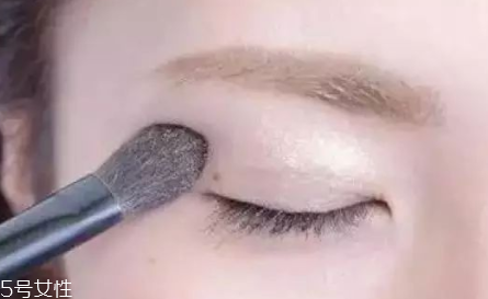 兔子腮紅怎么畫(huà)才可愛(ài)？中年少女必備腮紅畫(huà)技