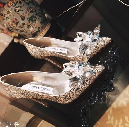jimmy choo是哪個國家的牌子？每個女人都應該擁有的高跟鞋