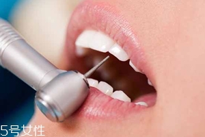 磨牙是因?yàn)槭芰宋?？孩子的心理狀況也會(huì)導(dǎo)致磨牙