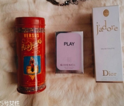 紀(jì)梵希和范思哲誰高檔？范思哲真正的奢侈品