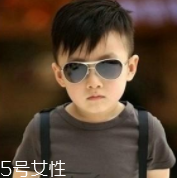 Jasper戴墨鏡，這樣扮酷讓孩子更自信！