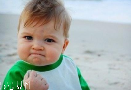 熊孩子往輸液瓶里注臟水 熊孩子怎么管教？
