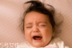 熊孩子往輸液瓶里注臟水 熊孩子怎么管教？