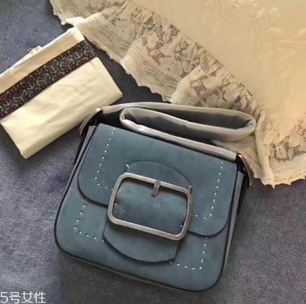 tory burch包包貴嗎？輕奢界的時尚女王