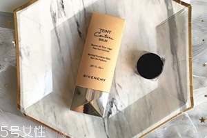 紀(jì)梵希和阿瑪尼粉底液哪個(gè)好？