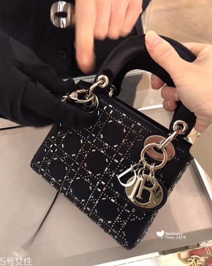 迪奧戴妃包多少錢？名媛氣質(zhì)與生俱來(lái)
