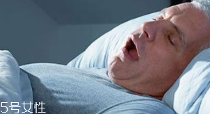 睡覺(jué)時(shí)打鼾怎么辦？謹(jǐn)防嚴(yán)重時(shí)猝死