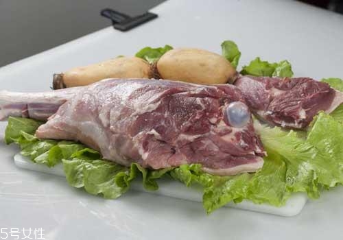 凍了一年的肉能吃嗎？請(qǐng)謹(jǐn)慎食用