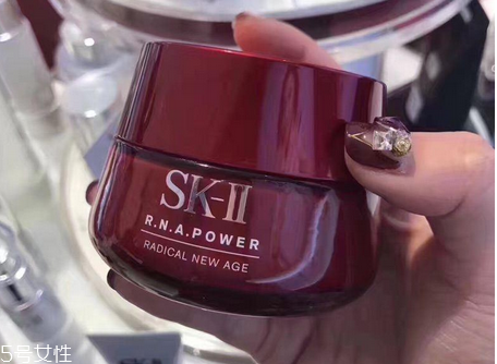 sk2大紅瓶面霜與百優(yōu)面霜哪個好？sk2大紅瓶屬于貴婦面霜