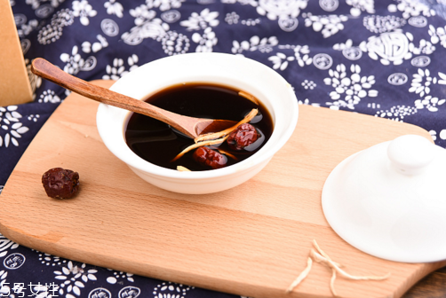 紅糖顏色越深越好嗎？黑糖姜茶和紅糖姜茶哪個(gè)好？