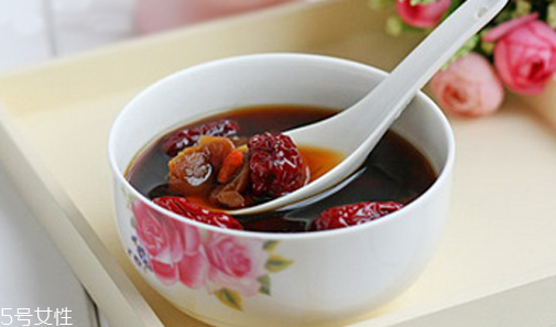 赤砂糖就是紅糖嗎？教你辨別真假紅糖