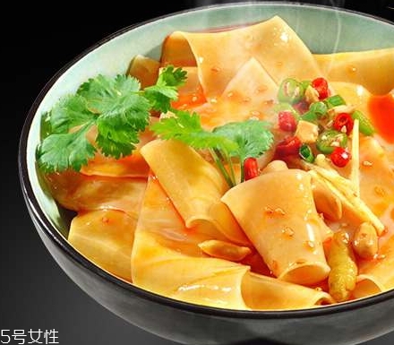 阿寬紅油面皮健康嗎？來看看它的危害