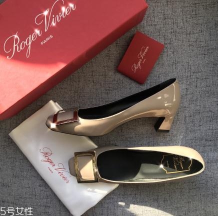 roger vivier是哪個(gè)國(guó)家的牌子？方扣鞋里的經(jīng)典之作