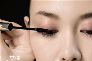 內(nèi)眼線會(huì)傷眼睛嗎？九種可愛的眼線畫法