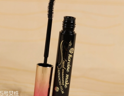 睫毛膏和種睫毛哪個(gè)好？