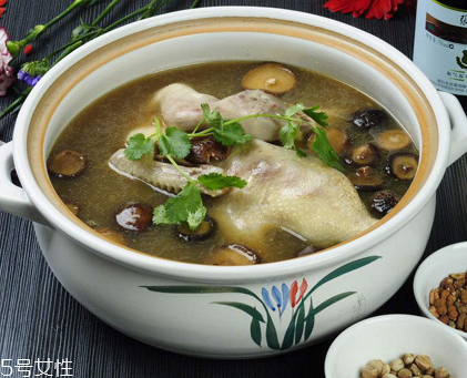 冬天喝雞湯還是鴨湯？雞湯和鴨湯各有優(yōu)點