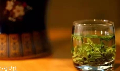 蒲公英泡水會回奶嗎？你應該選擇這些食物