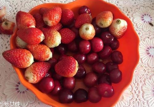 草莓和蘋(píng)果可以一起吃嗎？并沒(méi)與什么沖突