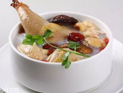 什么人不適合喝雞湯？雞湯雖好但這些人卻無福消受
