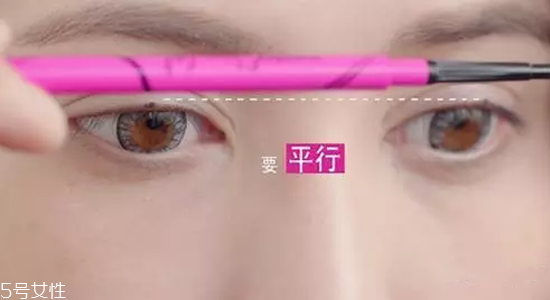 怎樣減少畫眼線的傷害？新手畫眼線的技巧圖解